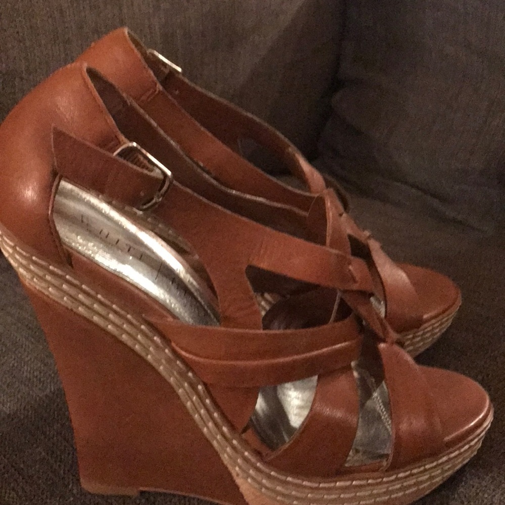 White House Black Market tan sandal wedges 6.5